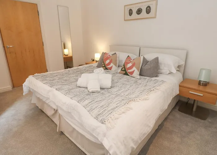 9 Headland Point