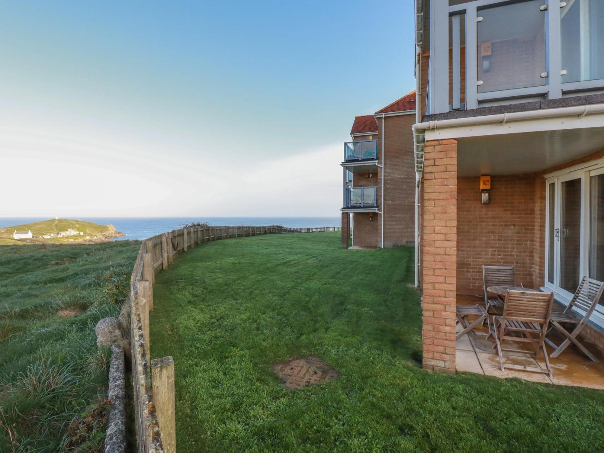 9 Headland Point