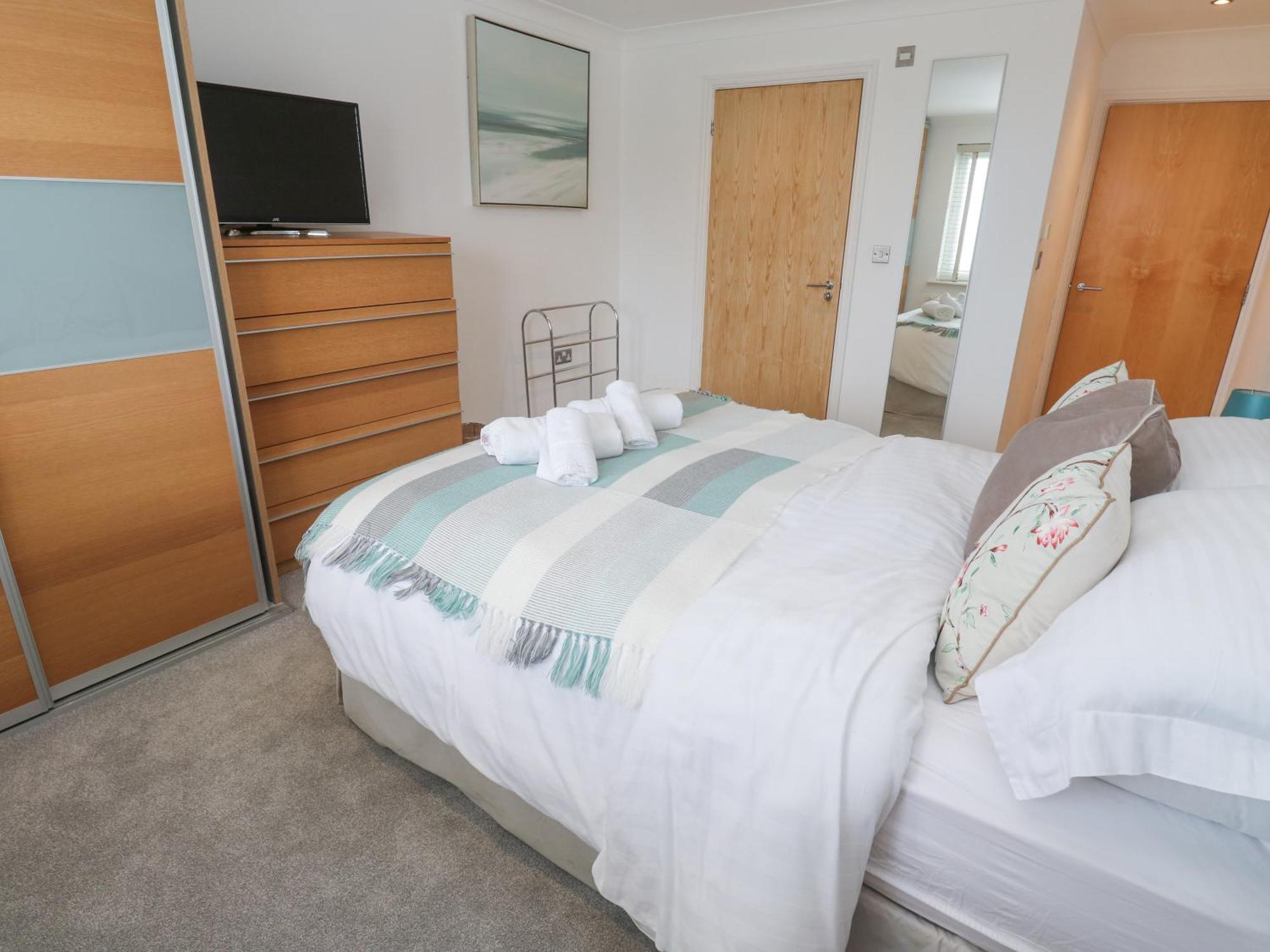 9 Headland Point *
