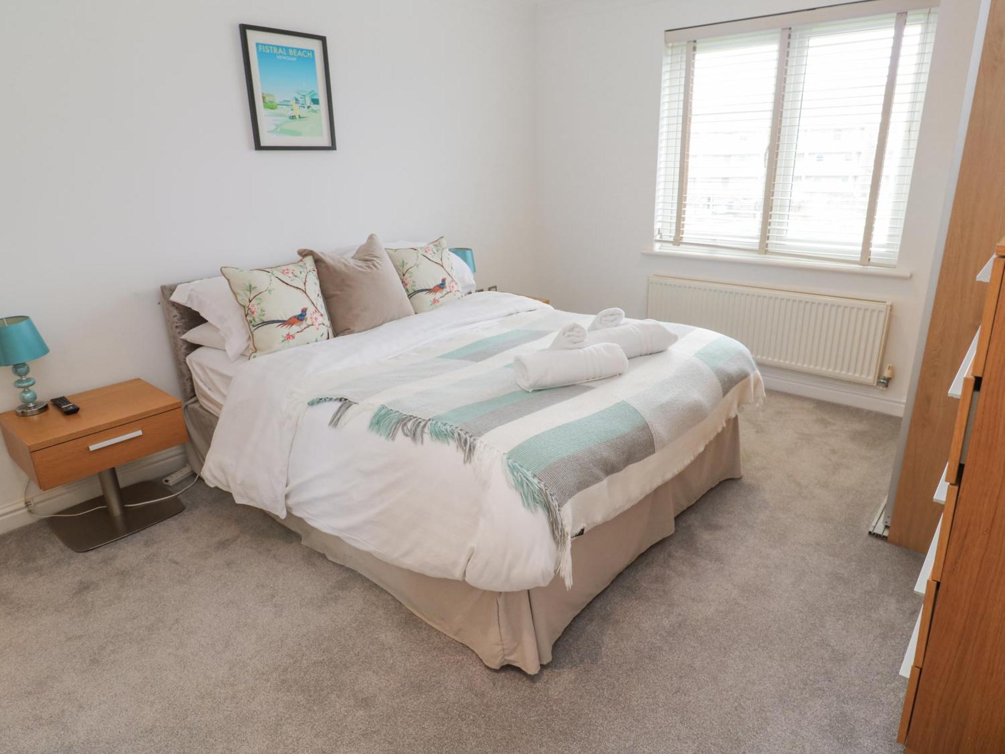 9 Headland Point